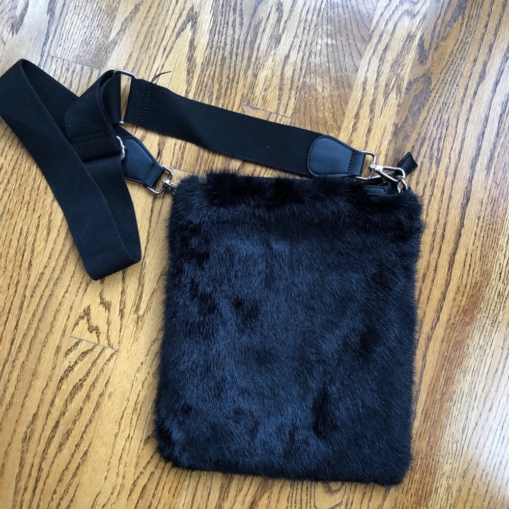 Cross body or shoulder bag with adjustable straps